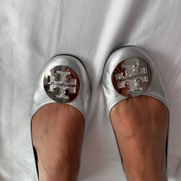 TORY BURCH Womens Reva Ballet Flat Metallic Silver SIZE 9.5 **with Box - Picture 1 of 17